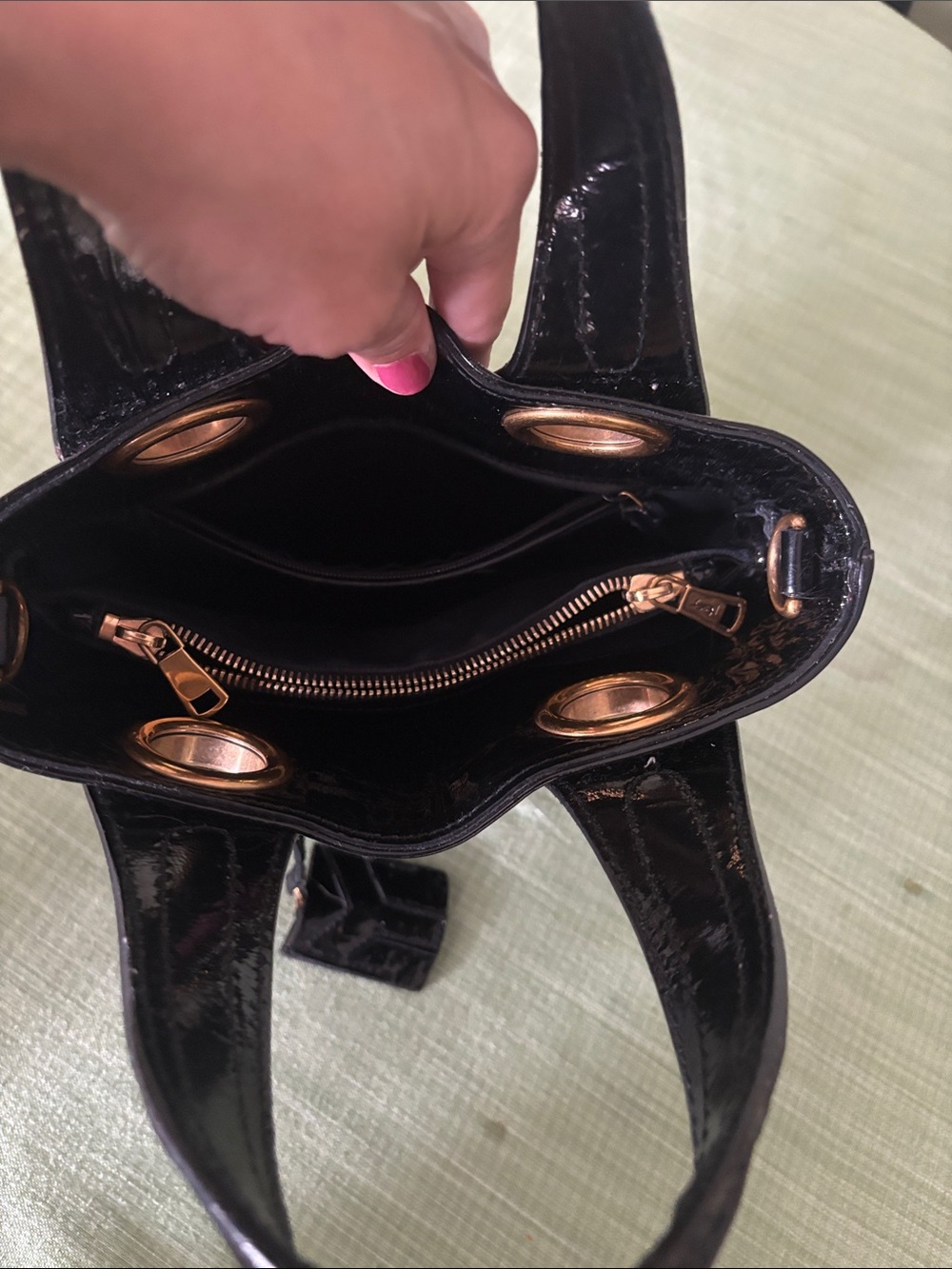 Yves Saint Laurent Black Patent Leather Shoulder Bag with Gold Grommets - Picture 4 of 6